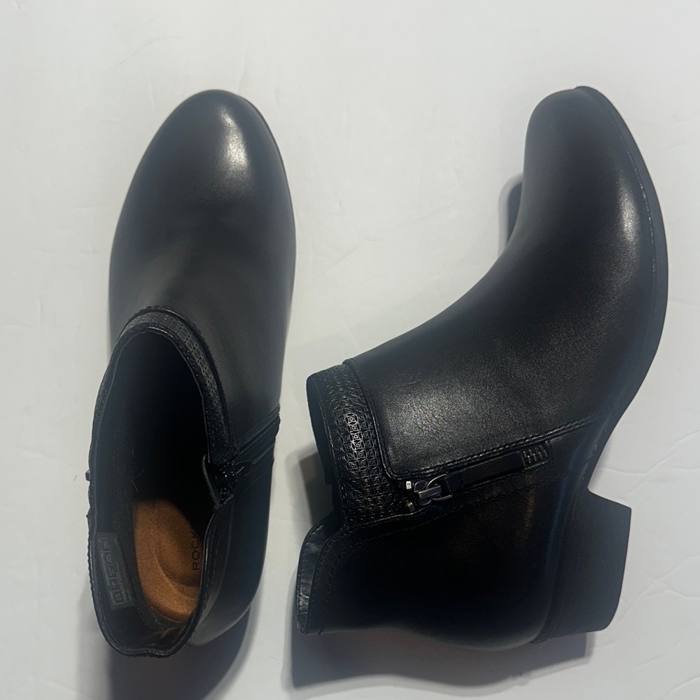 Rockport Carly Black Leather man made upper booties side zipper cushion footbed